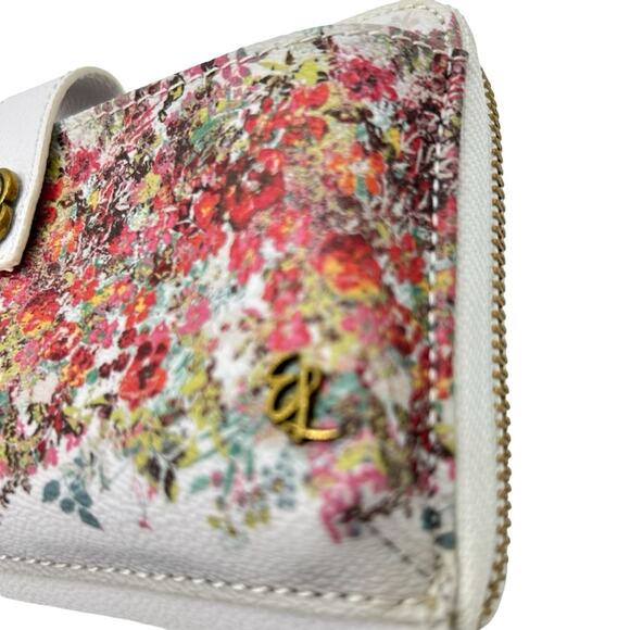 Elliott Lucca Theo Wristlet Clutch White Bouquet Crossbody Strap Smartphone OS - Picture 5 of 6